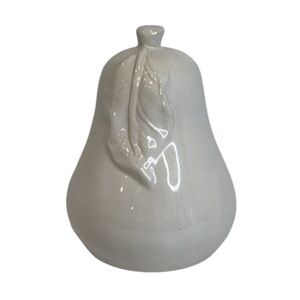 👠 Elegant White Ceramic Pear Sculpture
